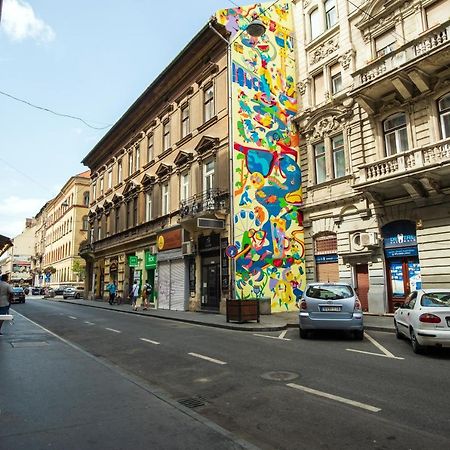 Very Central 1-Br Apt With Patio Leilighet Budapest Eksteriør bilde