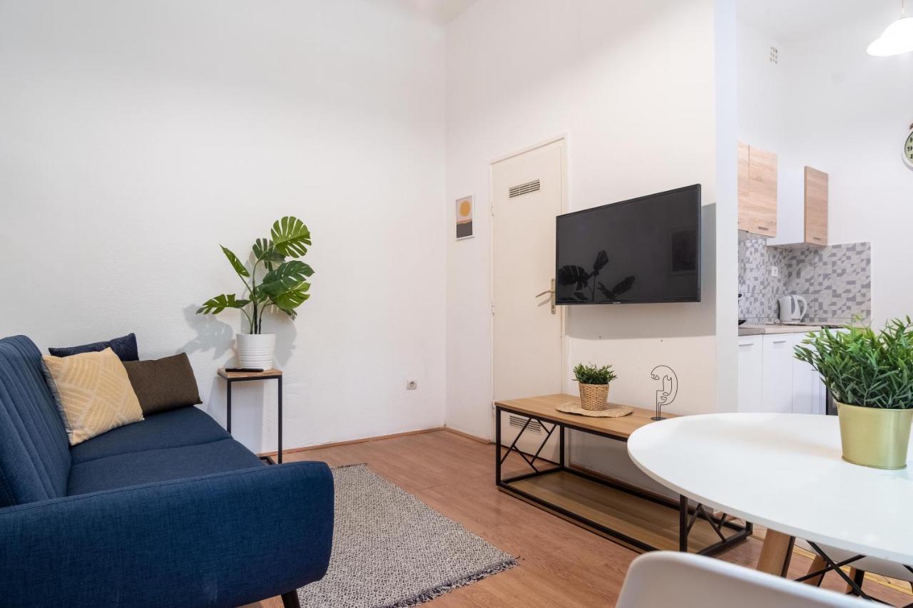 Very Central 1-Br Apt With Patio Leilighet Budapest Eksteriør bilde