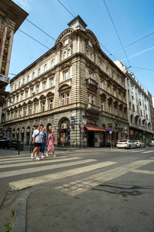 Very Central 1-Br Apt With Patio Leilighet Budapest Eksteriør bilde