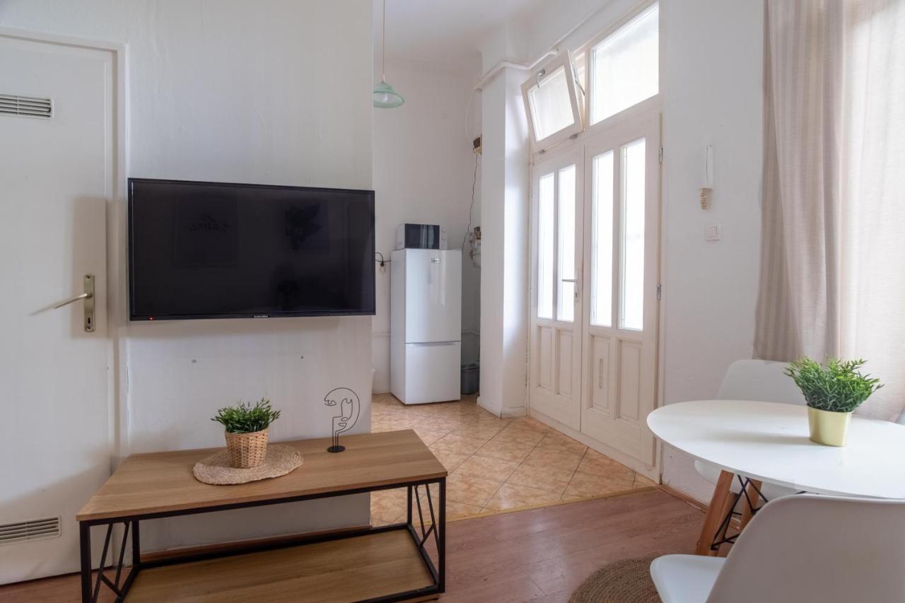 Very Central 1-Br Apt With Patio Leilighet Budapest Eksteriør bilde
