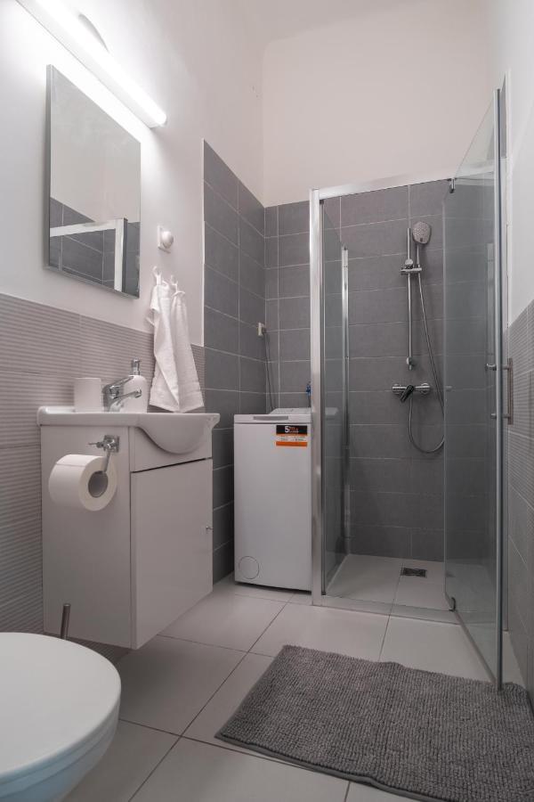 Very Central 1-Br Apt With Patio Leilighet Budapest Eksteriør bilde