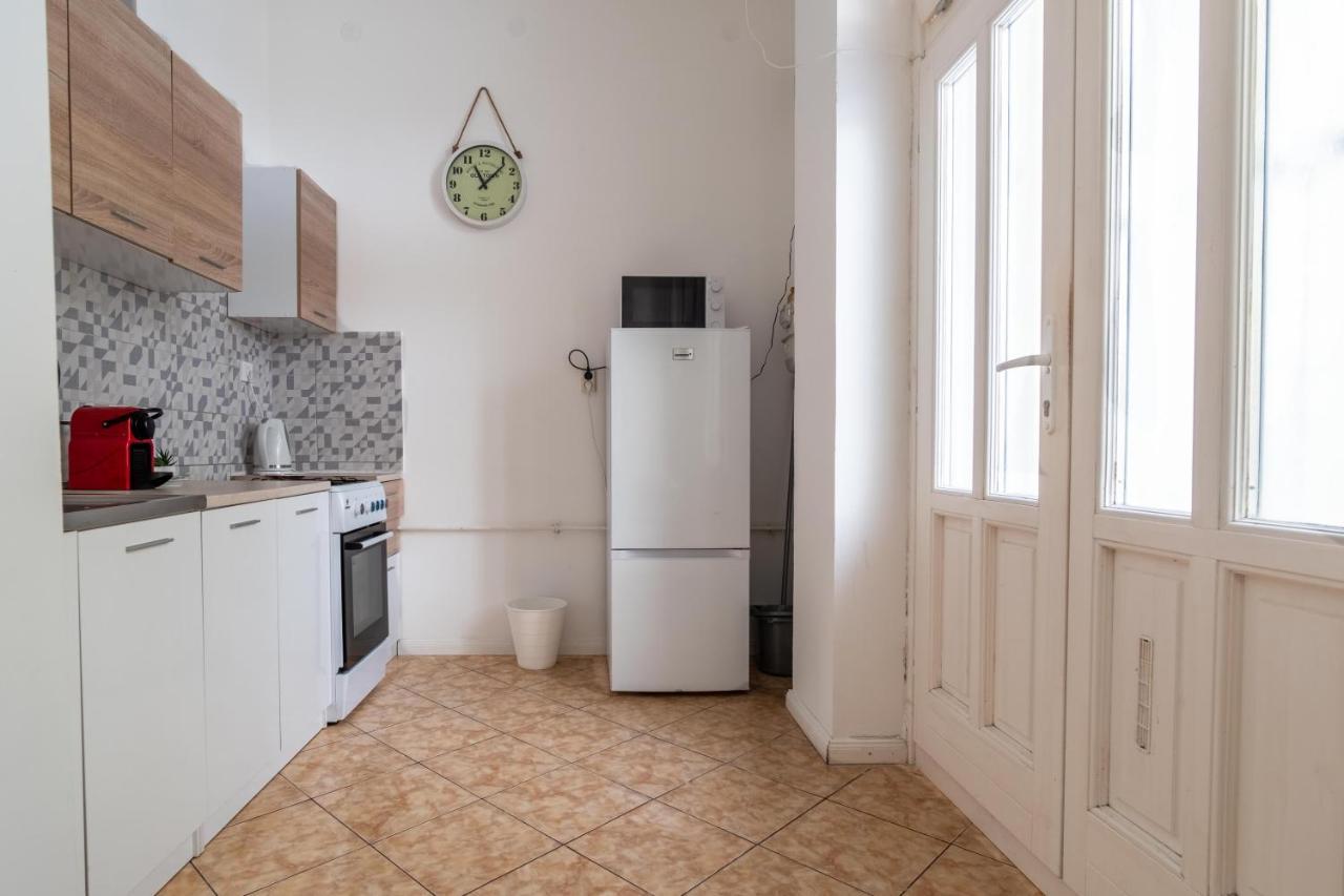 Very Central 1-Br Apt With Patio Leilighet Budapest Eksteriør bilde