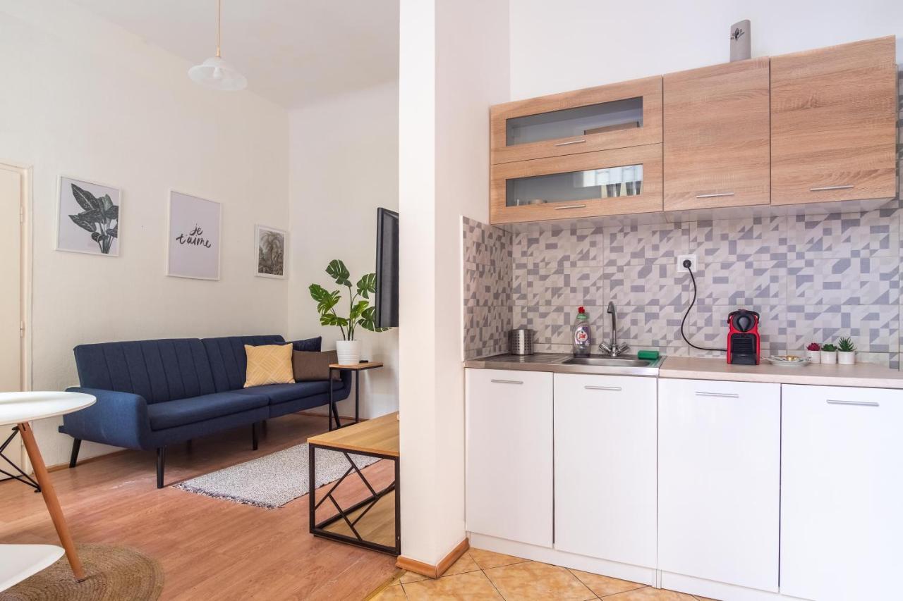 Very Central 1-Br Apt With Patio Leilighet Budapest Eksteriør bilde