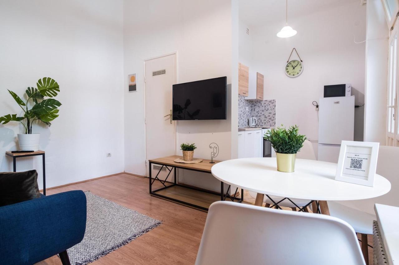 Very Central 1-Br Apt With Patio Leilighet Budapest Eksteriør bilde