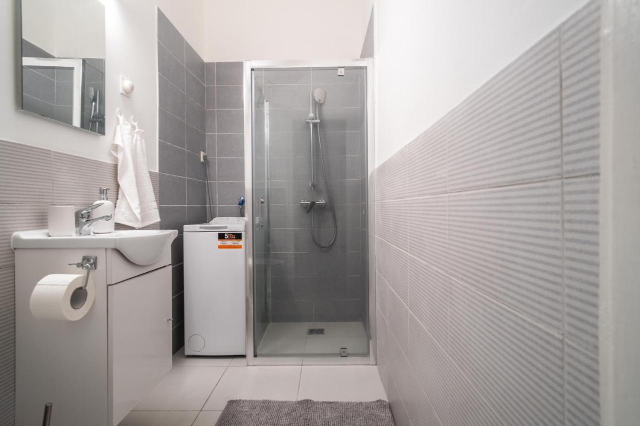 Very Central 1-Br Apt With Patio Leilighet Budapest Eksteriør bilde